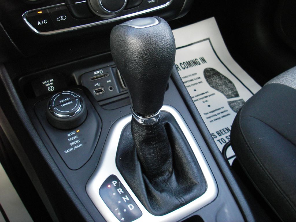 2014 Jeep Cherokee Image 22