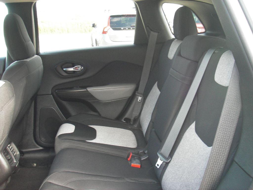 2014 Jeep Cherokee Image 24