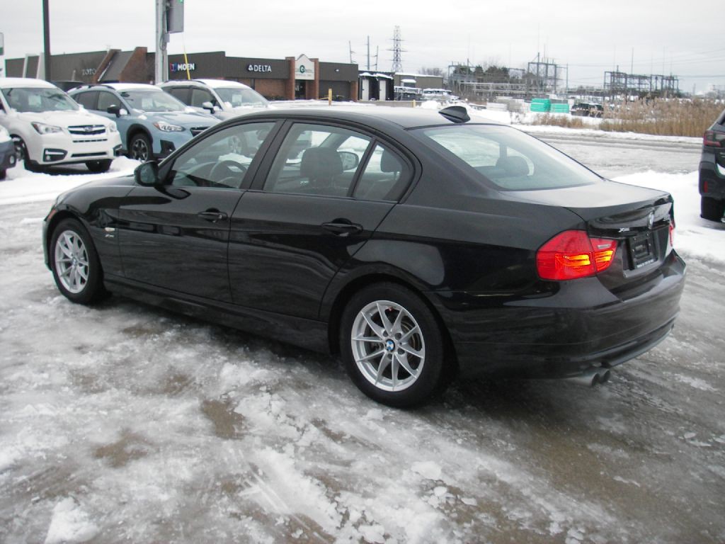 2010 BMW 3 Series Image 9