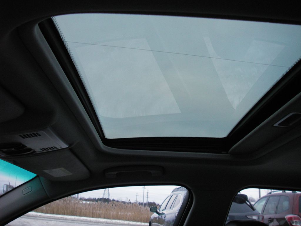 2010 BMW 3 Series Image 15