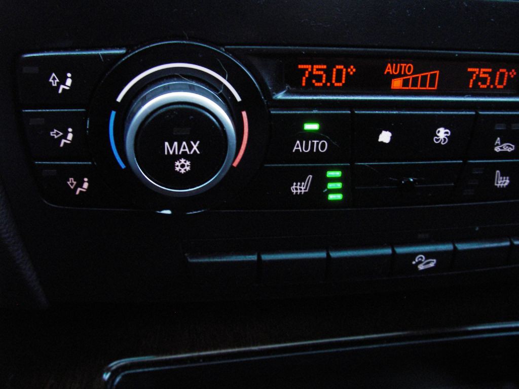 2010 BMW 3 Series Image 21