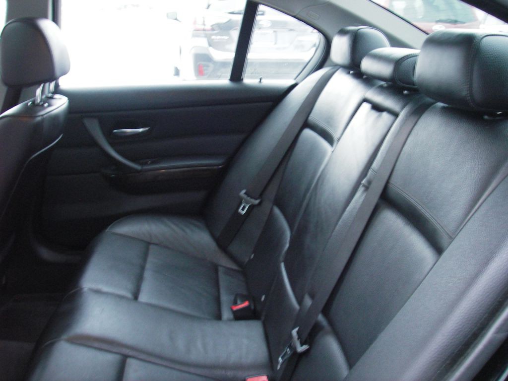 2010 BMW 3 Series Image 25