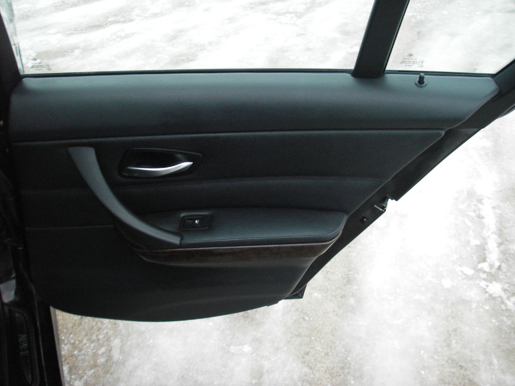 2010 BMW 3 Series Image 27