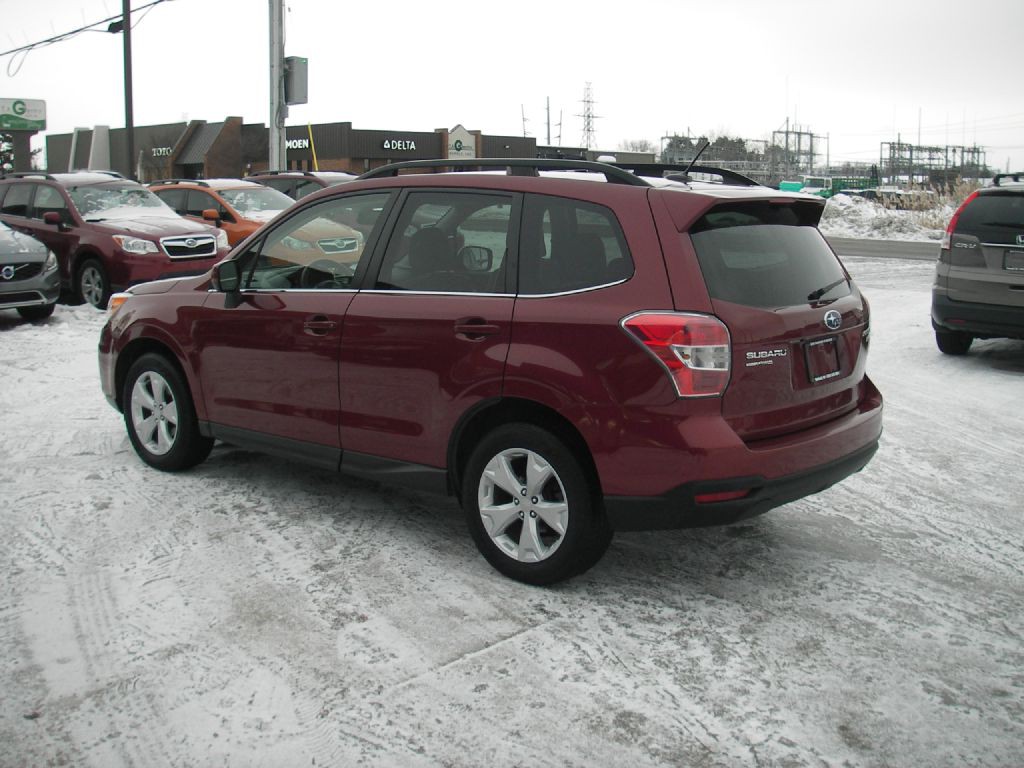 2015 Subaru Forester Image 9