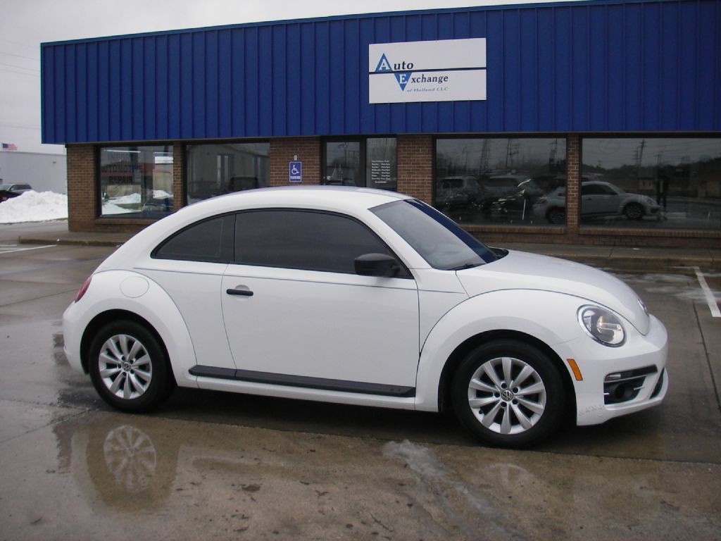 2017 Volkswagen Beetle Image 3