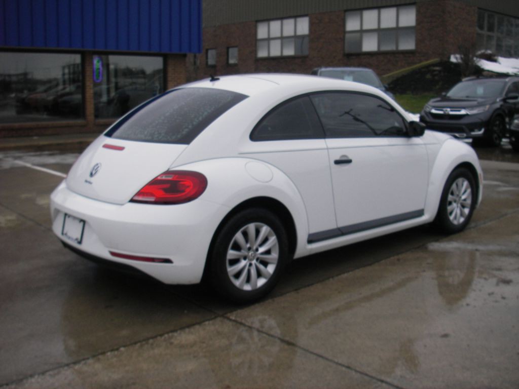 2017 Volkswagen Beetle Image 5
