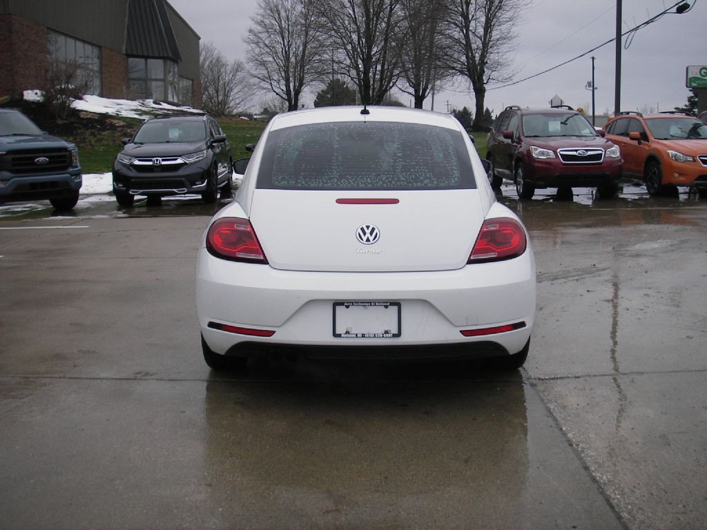 2017 Volkswagen Beetle Image 7