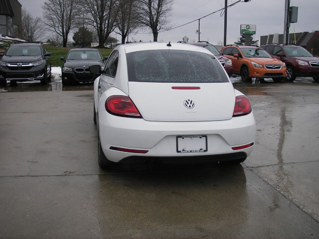 2017 Volkswagen Beetle Image 8