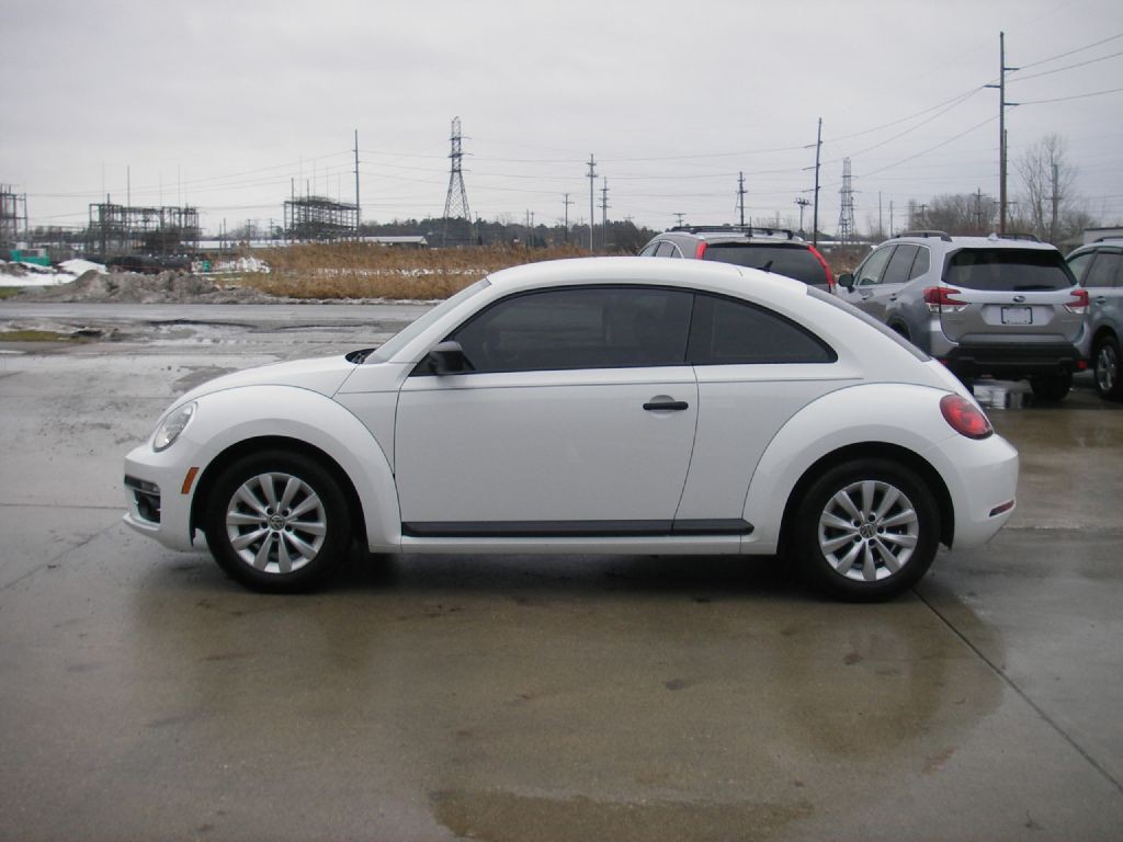 2017 Volkswagen Beetle Image 10
