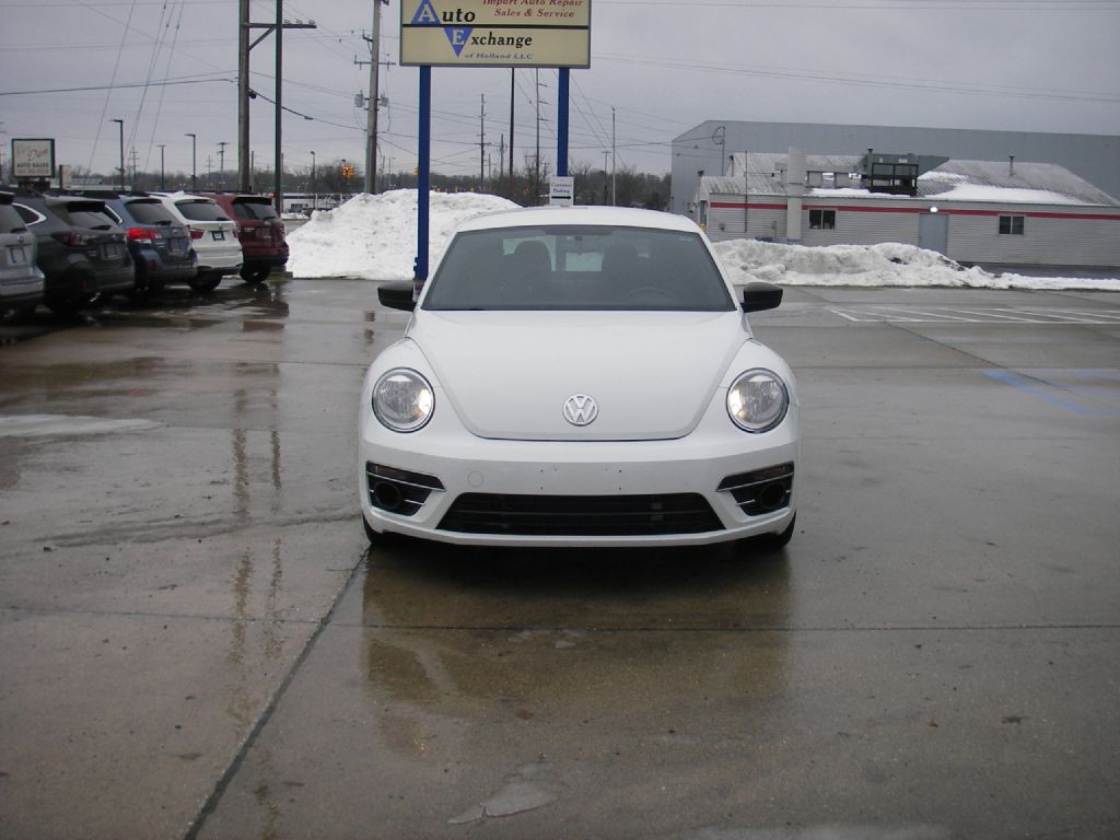 2017 Volkswagen Beetle Image 12