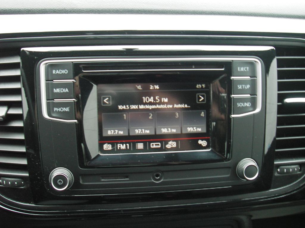 2017 Volkswagen Beetle Image 17