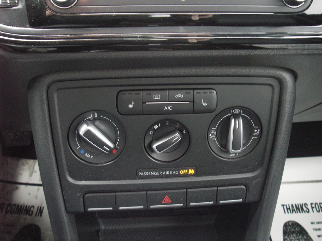 2017 Volkswagen Beetle Image 18