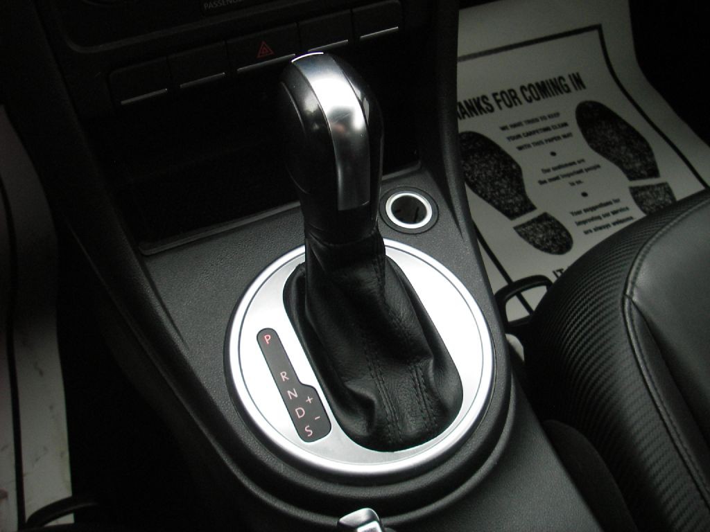 2017 Volkswagen Beetle Image 19