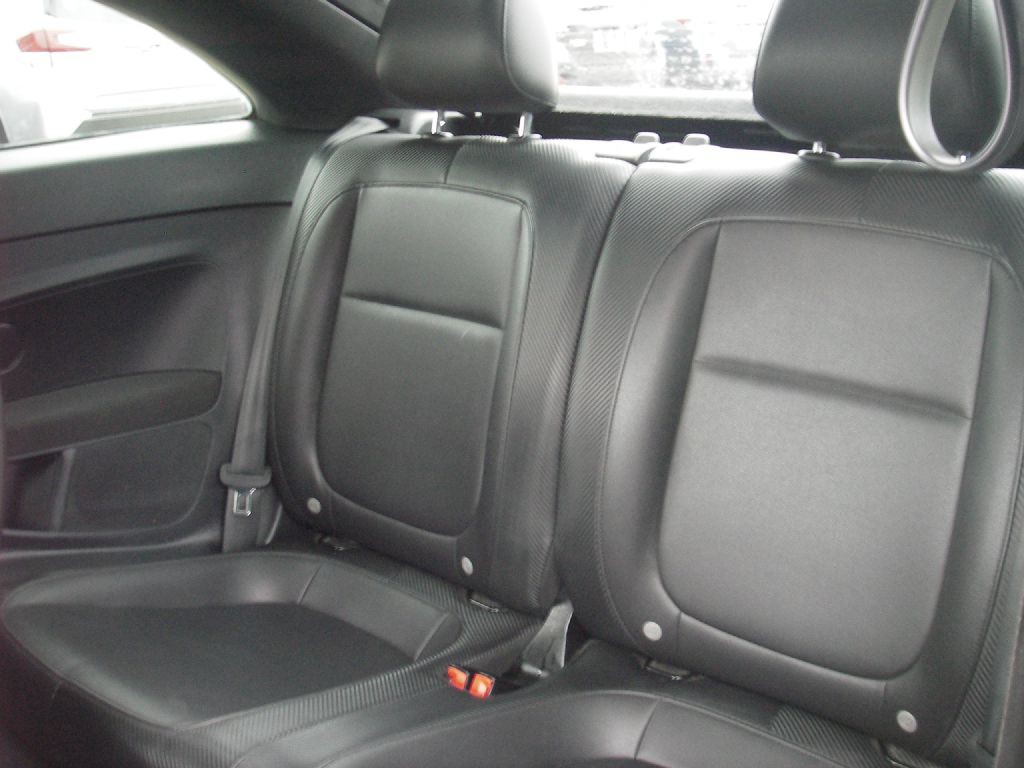 2017 Volkswagen Beetle Image 20