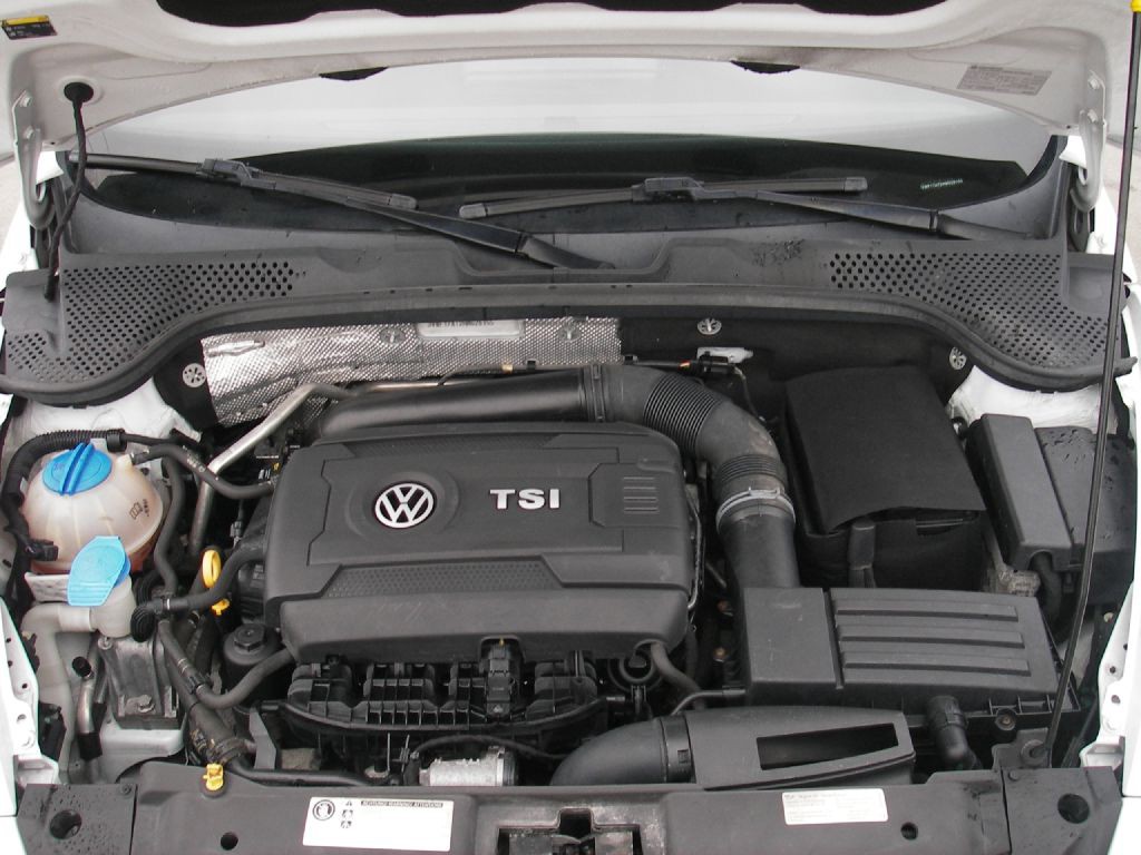 2017 Volkswagen Beetle Image 27