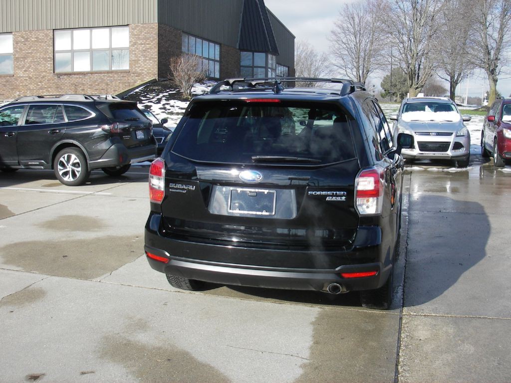 2017 Subaru Forester Image 6