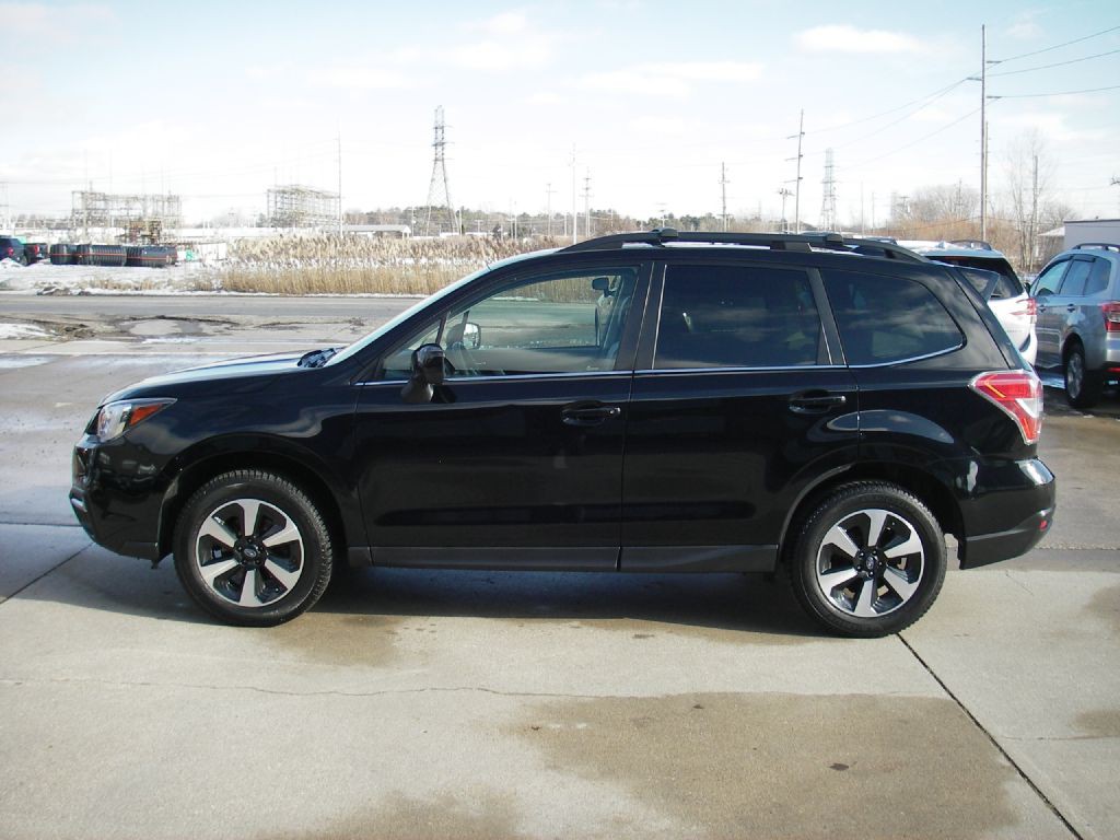 2017 Subaru Forester Image 10
