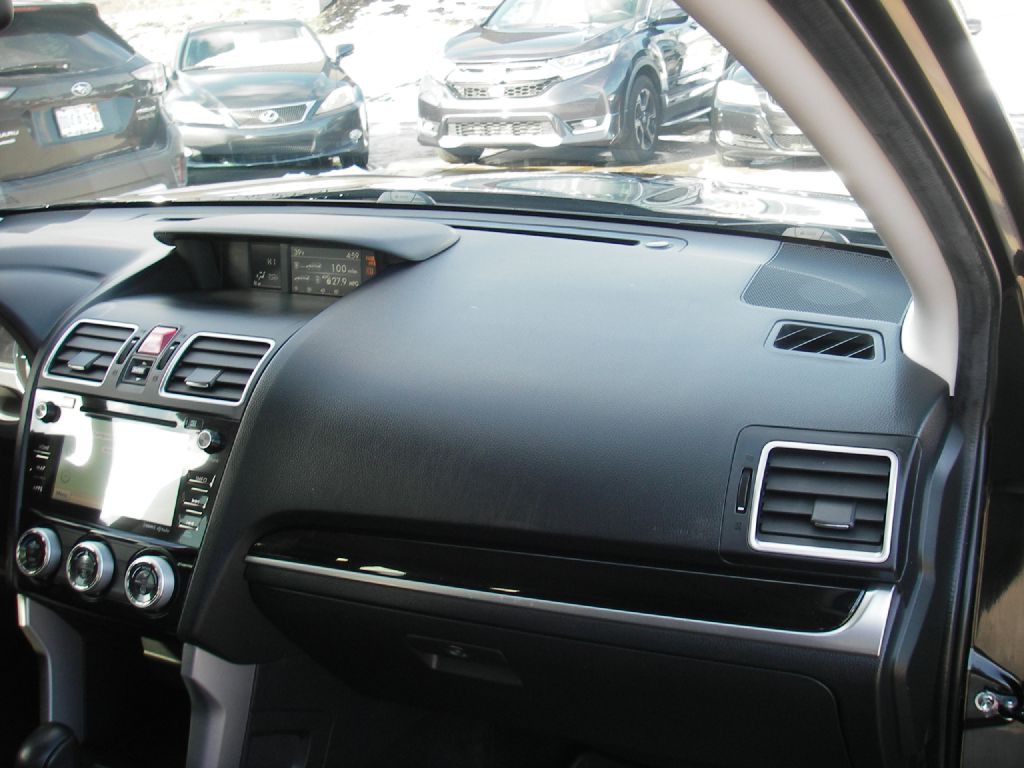 2017 Subaru Forester Image 35