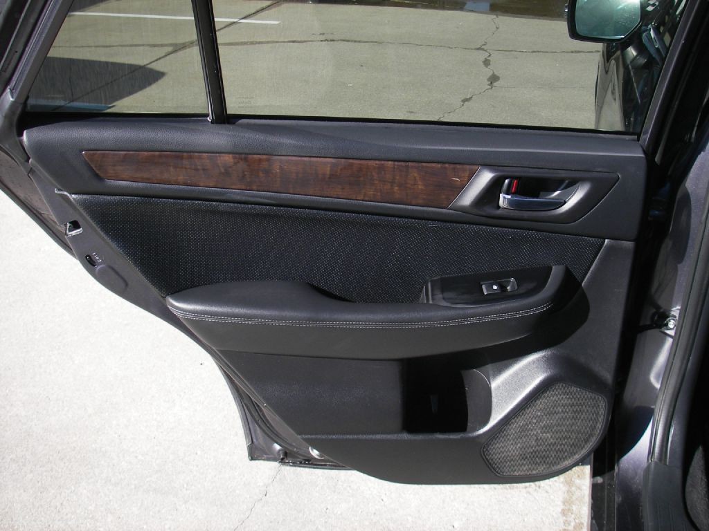 2015 Subaru Outback Image 25