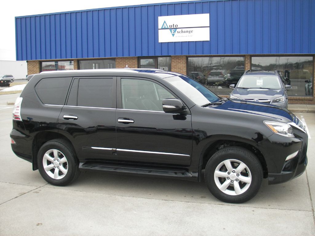 2016 Lexus GX Image 3