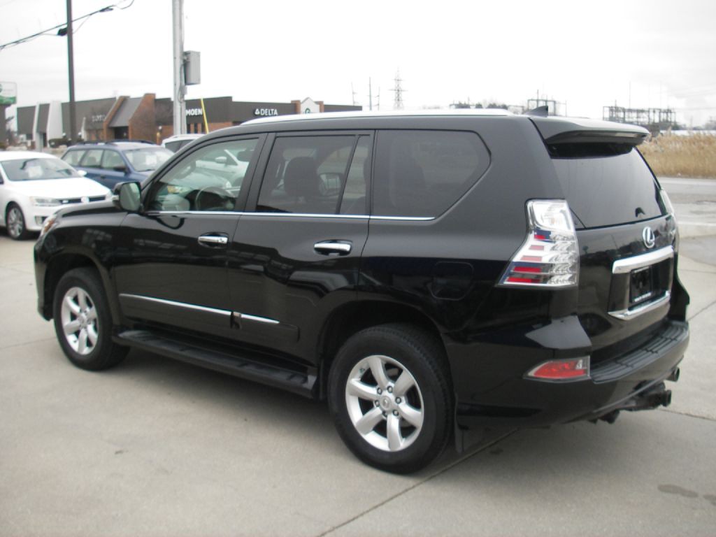 2016 Lexus GX Image 9