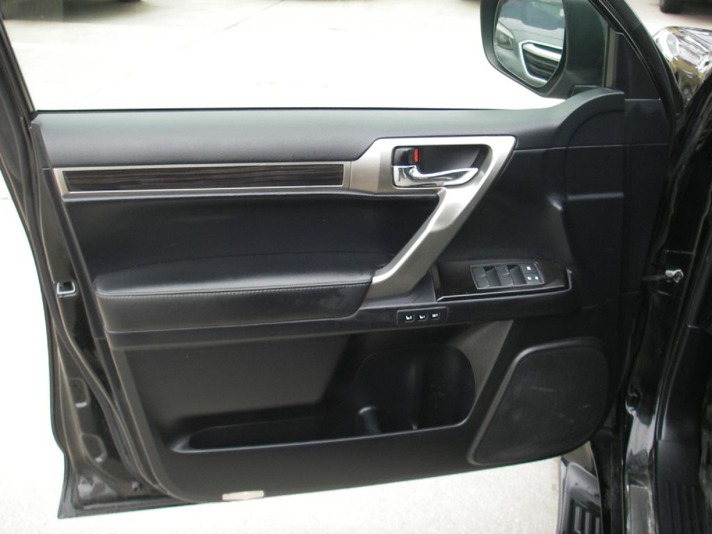 2016 Lexus GX Image 14