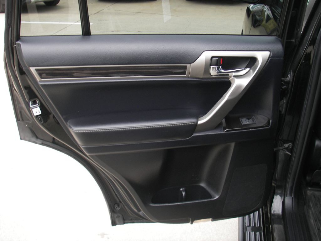 2016 Lexus GX Image 25