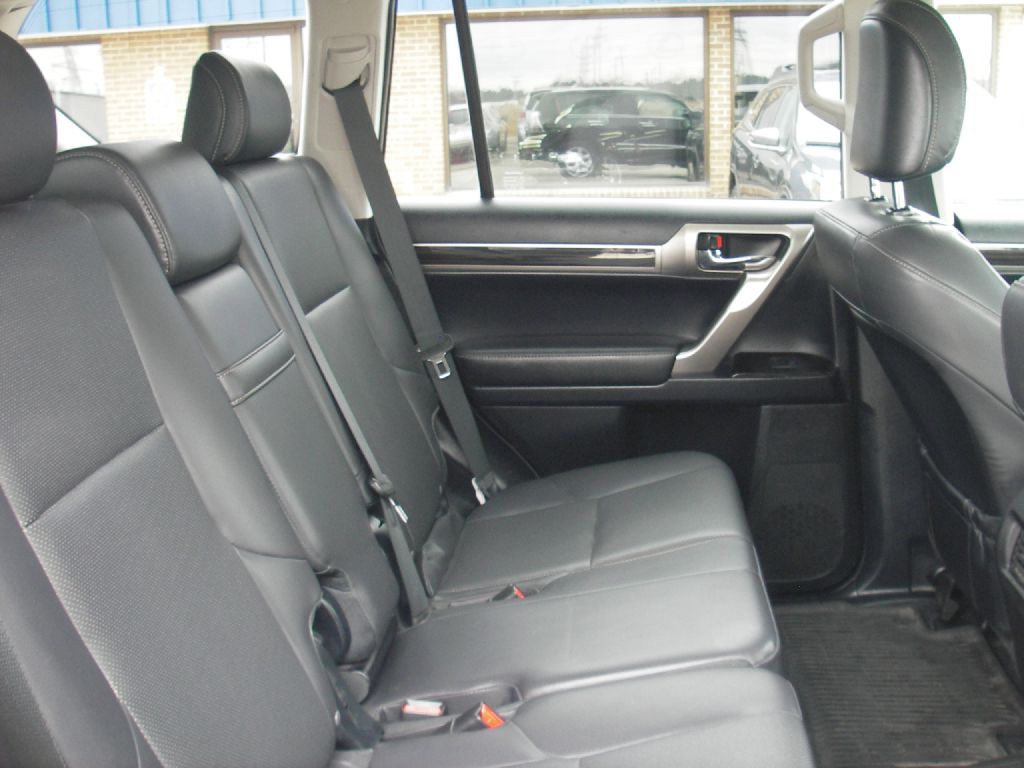 2016 Lexus GX Image 31