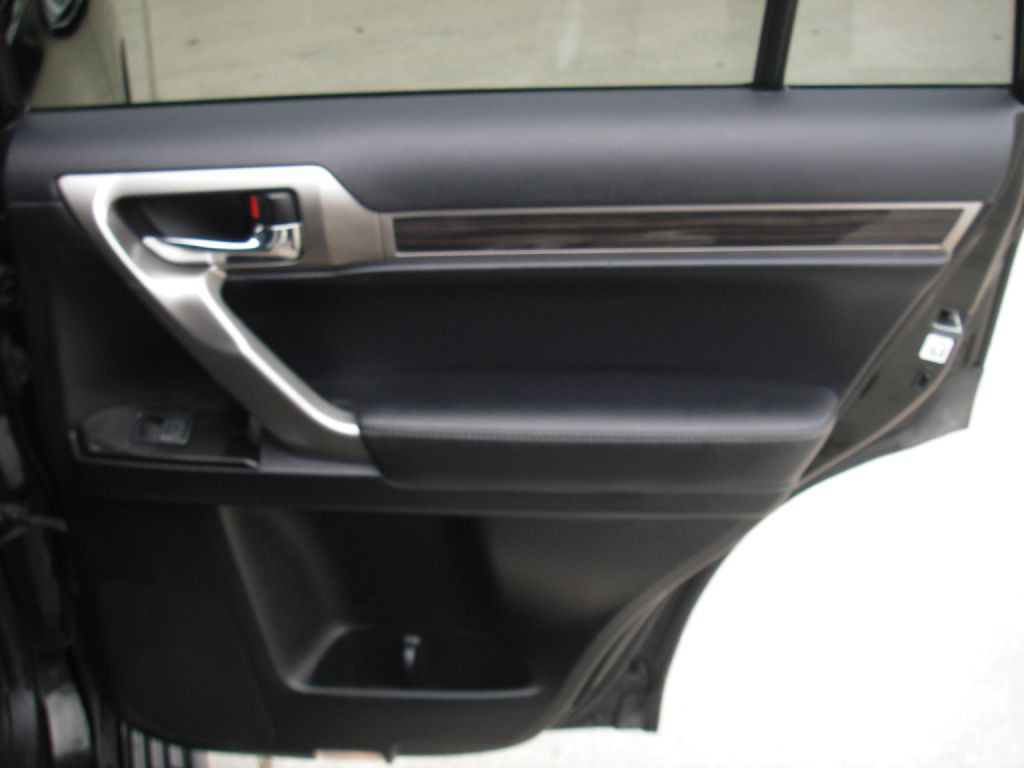 2016 Lexus GX Image 32