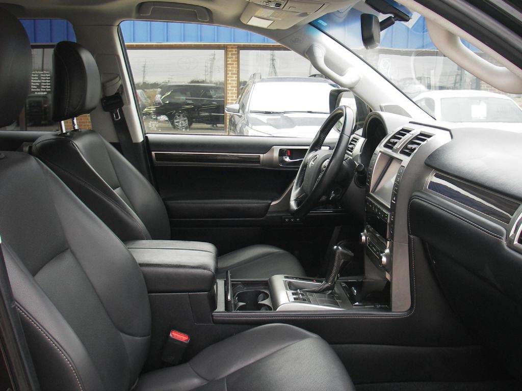2016 Lexus GX Image 33