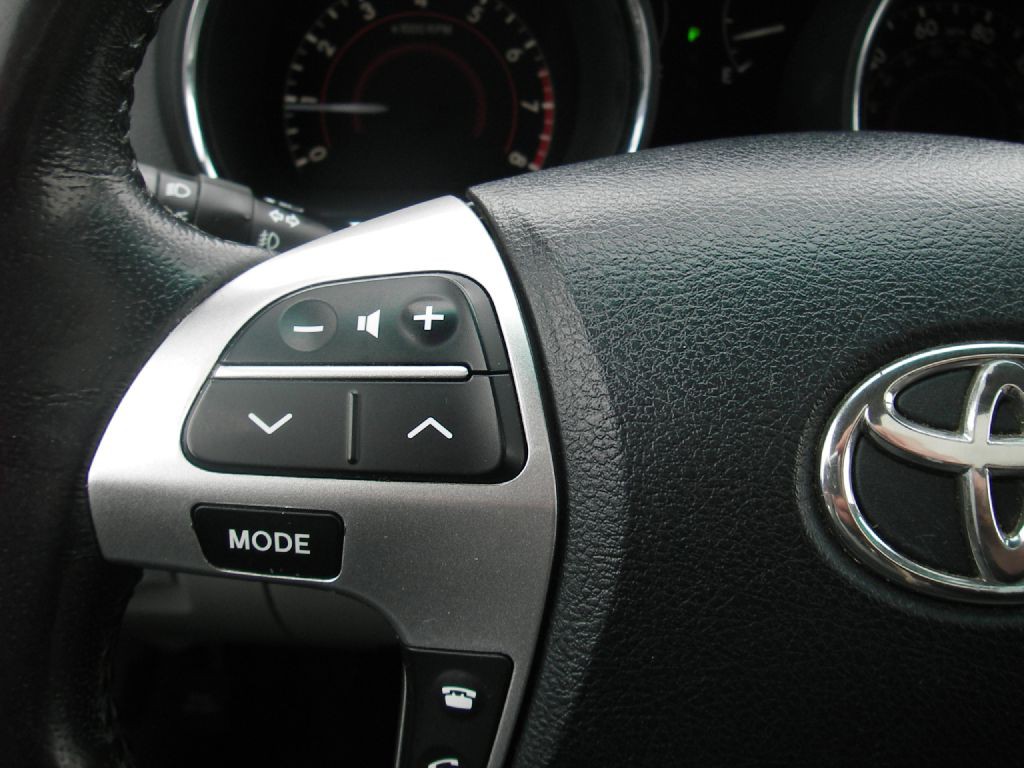 2012 Toyota Highlander Image 18