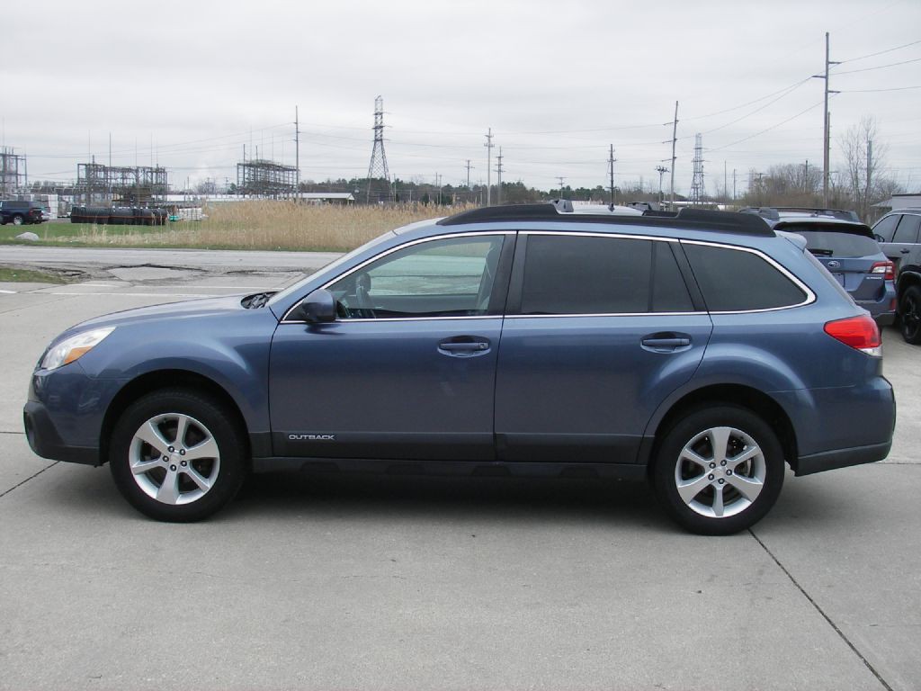 2014 Subaru Outback Image 10