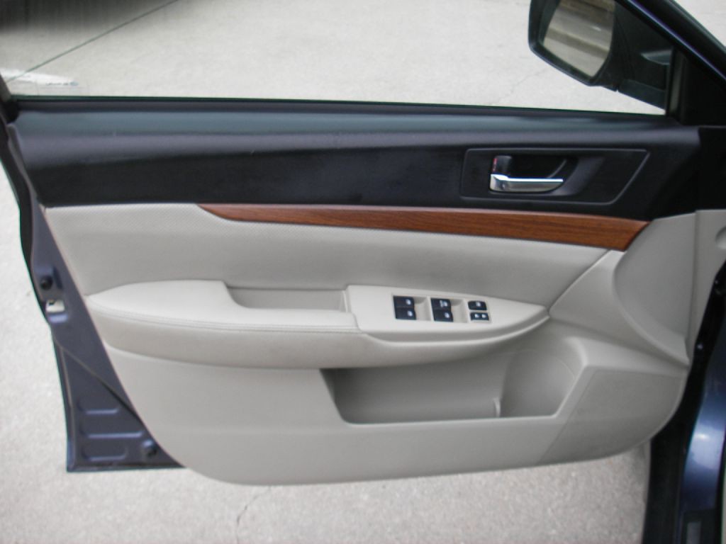 2014 Subaru Outback Image 14