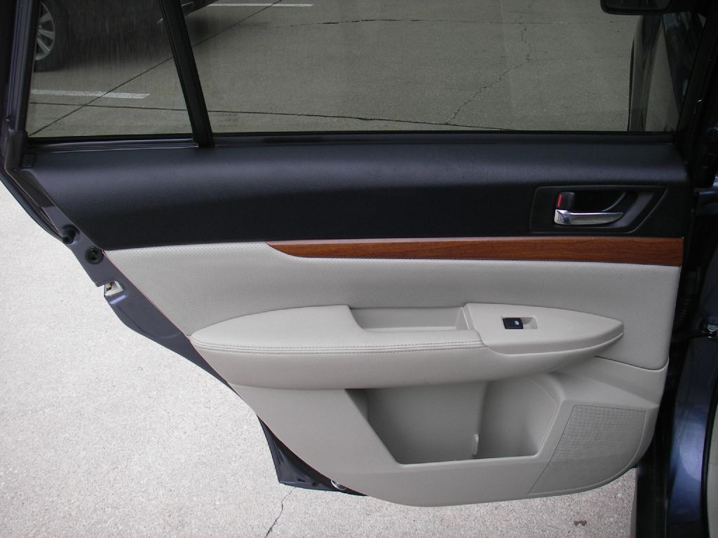 2014 Subaru Outback Image 25