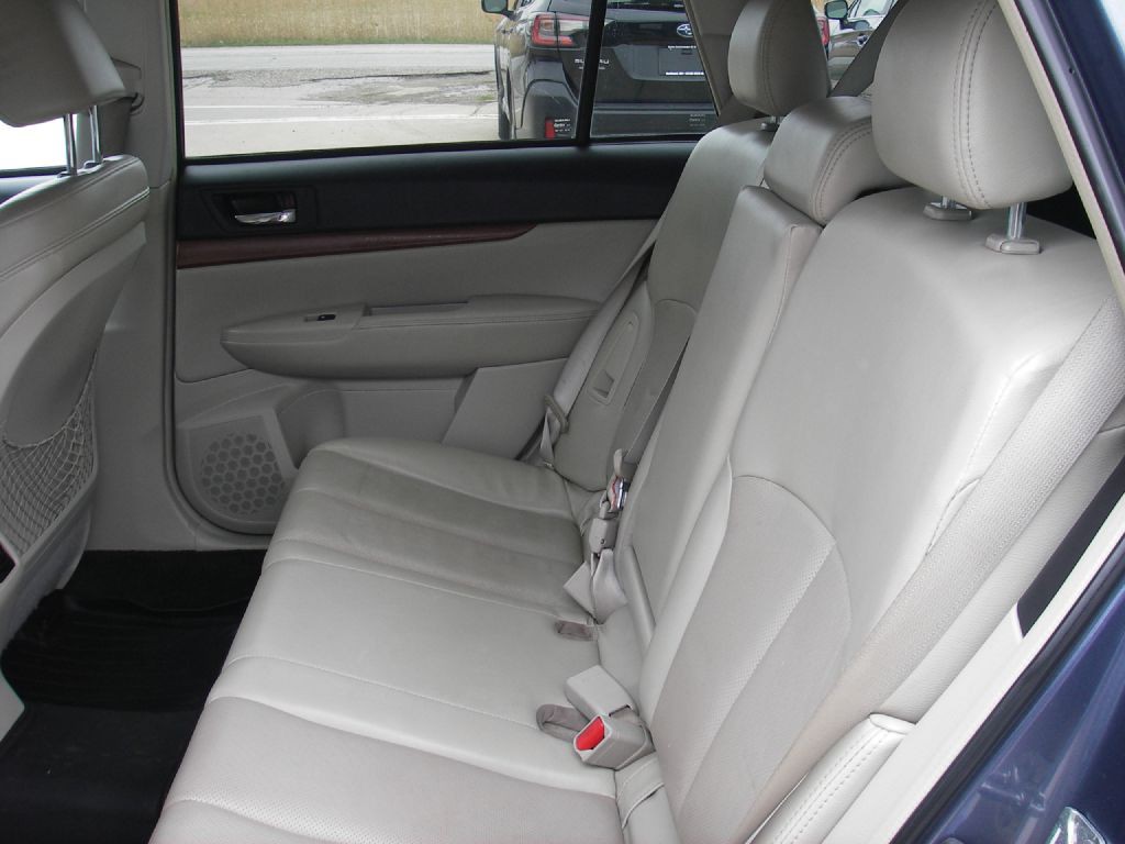 2014 Subaru Outback Image 26
