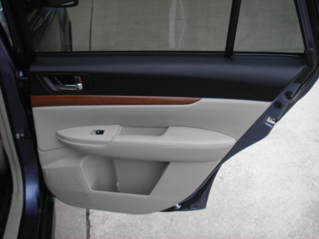 2014 Subaru Outback Image 28