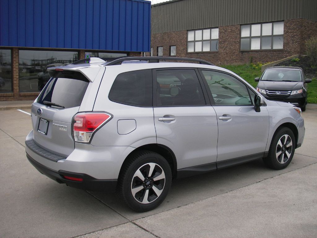 2017 Subaru Forester Image 5