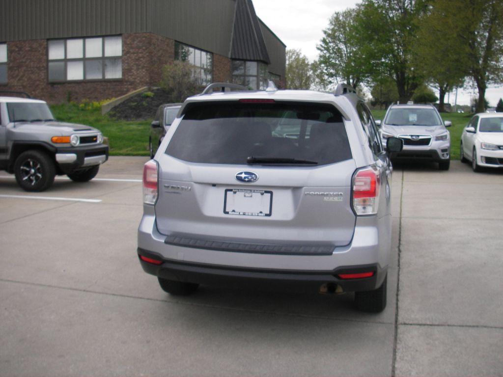 2017 Subaru Forester Image 6