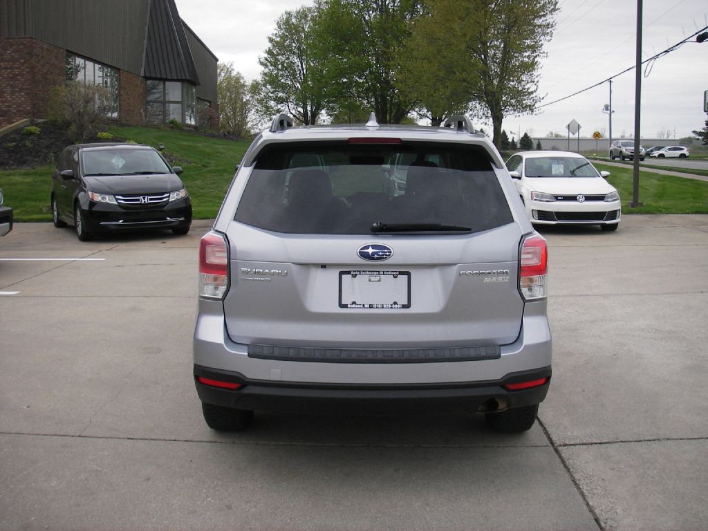 2017 Subaru Forester Image 7