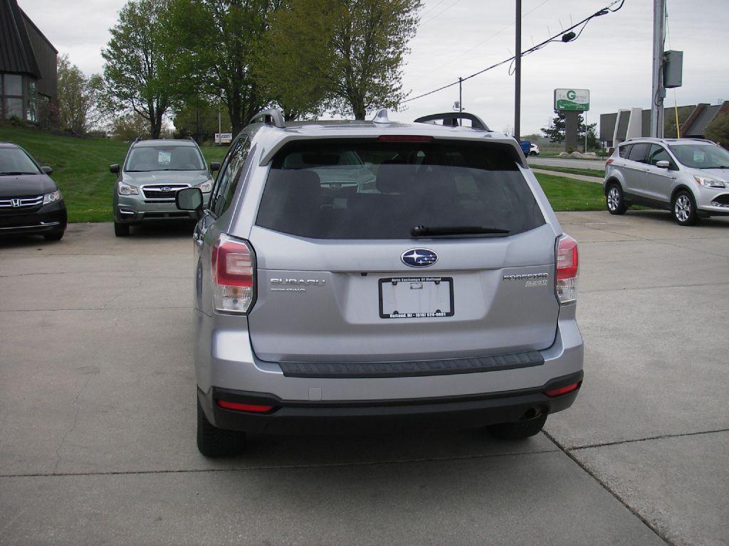 2017 Subaru Forester Image 8