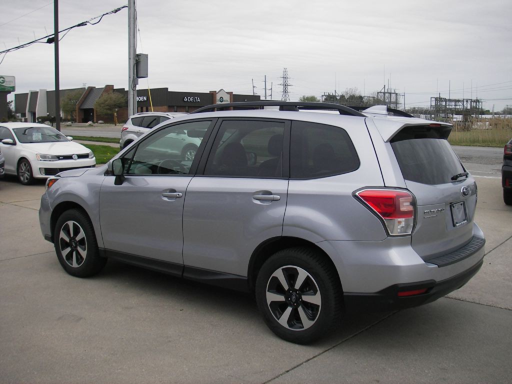2017 Subaru Forester Image 9