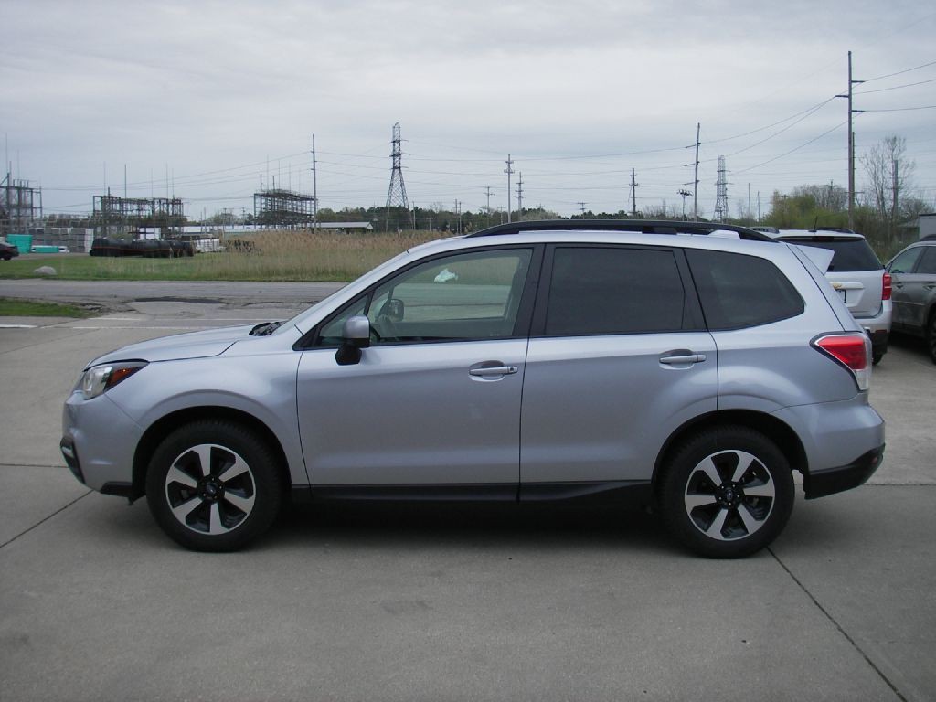 2017 Subaru Forester Image 10