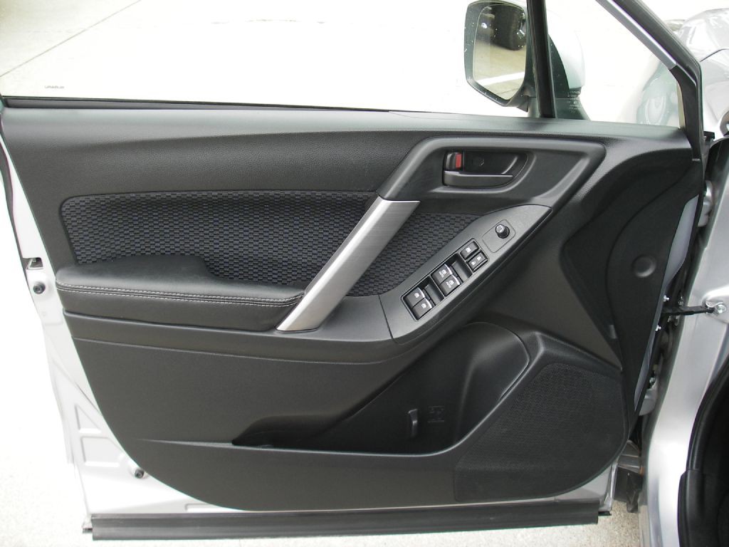 2017 Subaru Forester Image 14