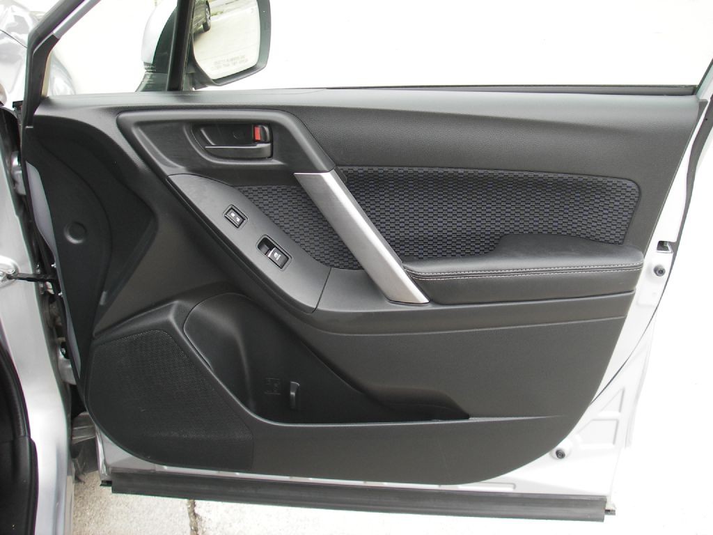 2017 Subaru Forester Image 34