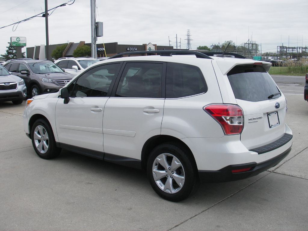 2015 Subaru Forester Image 9
