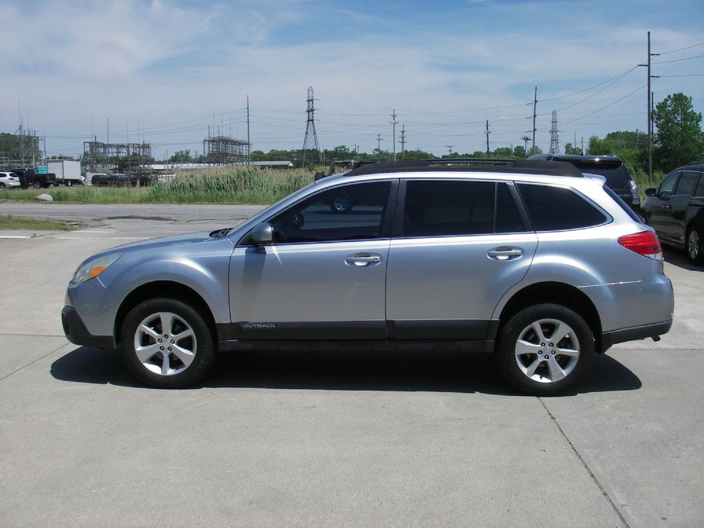 2013 Subaru Outback Image 10