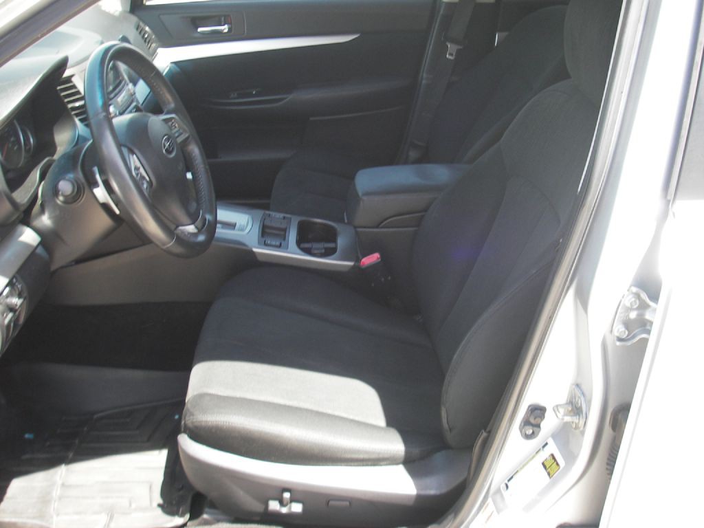 2013 Subaru Outback Image 14