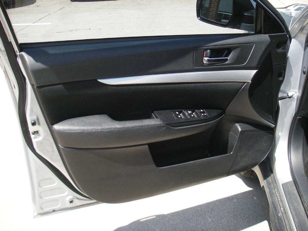 2013 Subaru Outback Image 26
