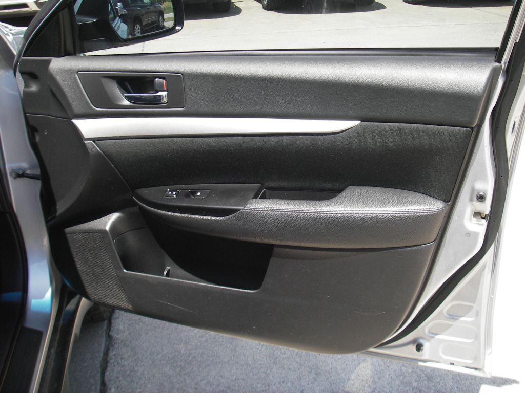2013 Subaru Outback Image 32