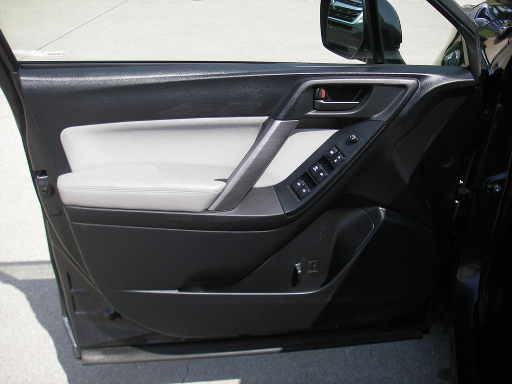 2016 Subaru Forester Image 14